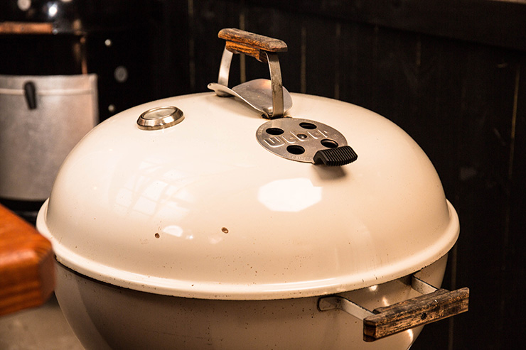 charcoal grill with vents for adjusting temperature