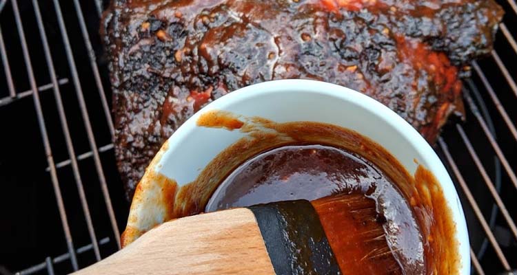 mopping and spritzing barbecue