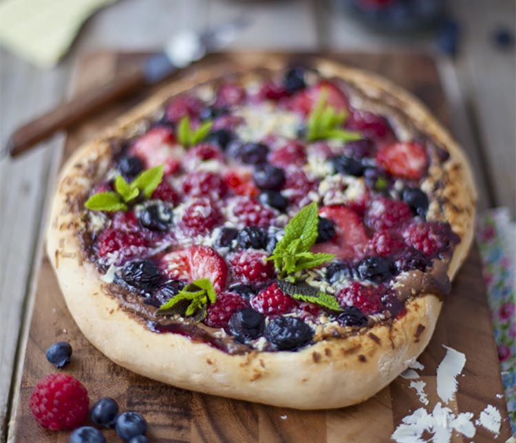 summer berry sweet pizza