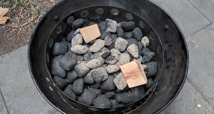 Charcoal arranged for the minion method