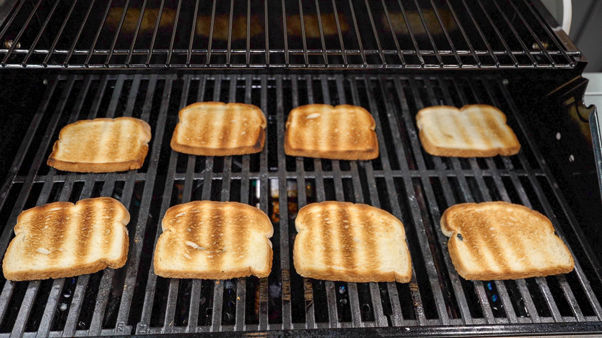 burn toast test on the Monument Mesa gas grill