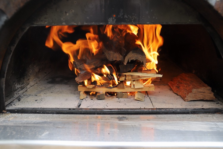 How to Start And Maintain A Wood Fired Pizza Oven