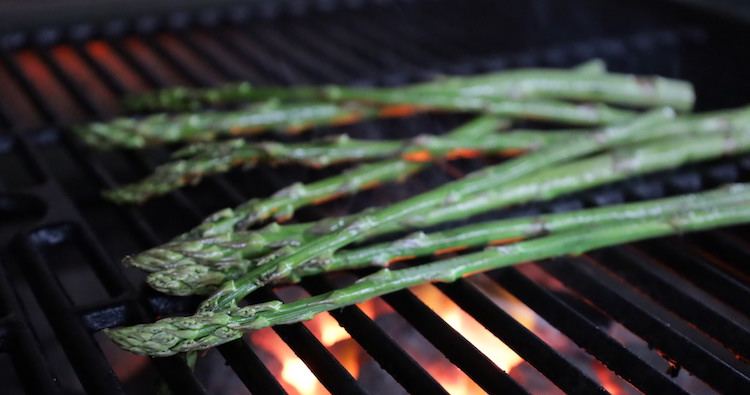 asparagus on a grill