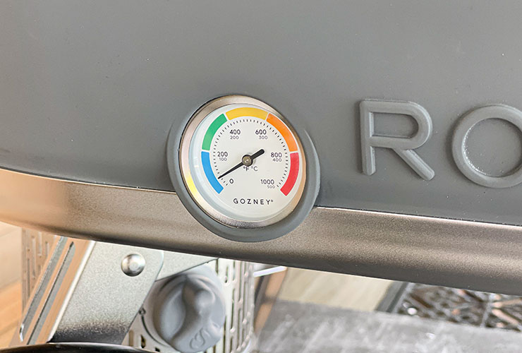 Gozney Roccbox built-in thermometer