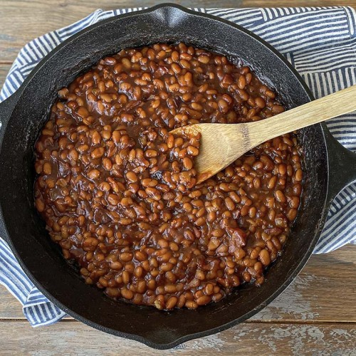 smoked baked beans in cast iron pan