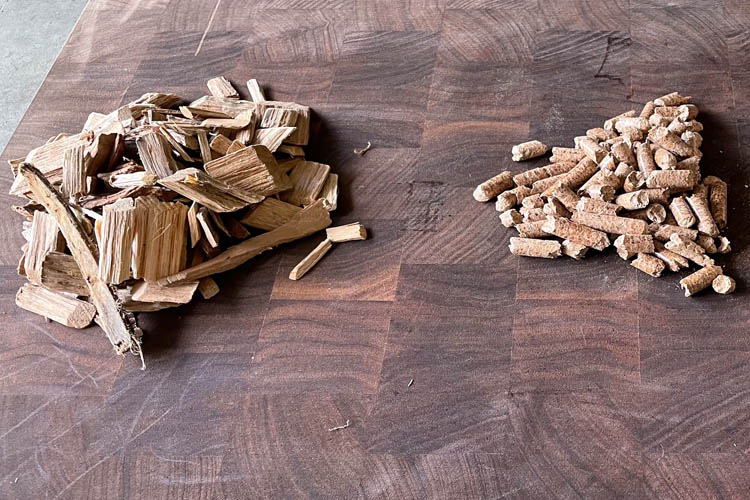 and example of chips and pellets on a wooden board