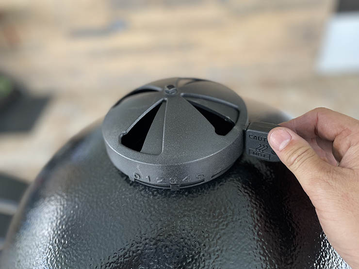 Char-Griller Akorn top vent
