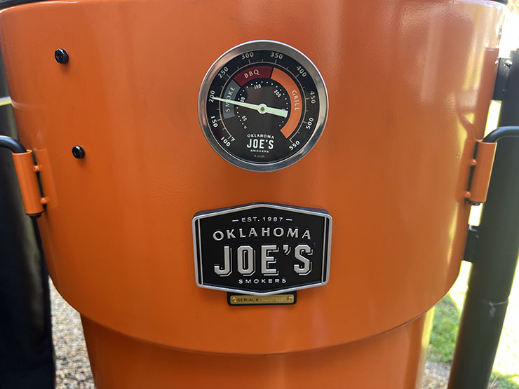 Oklahoma Joe Bronco Pro temperature gauge