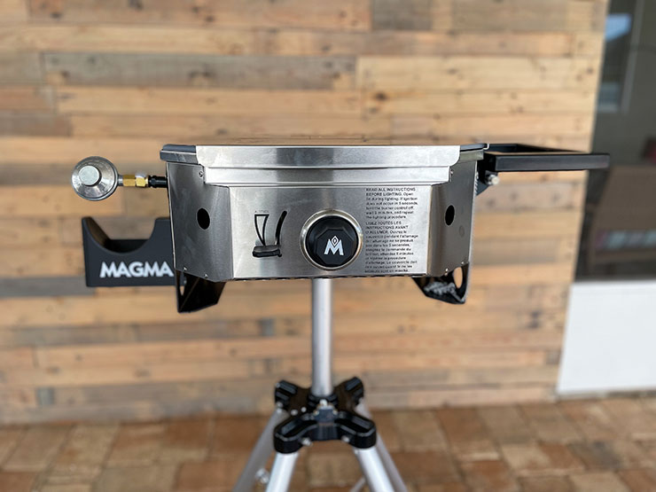 a close up view of the Magma Crossover Firebox with closed lid
