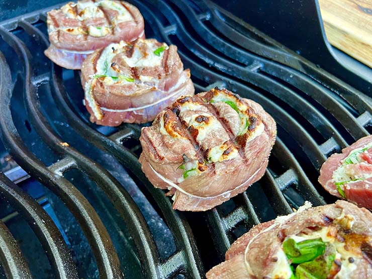 steak pinwheels on a grill