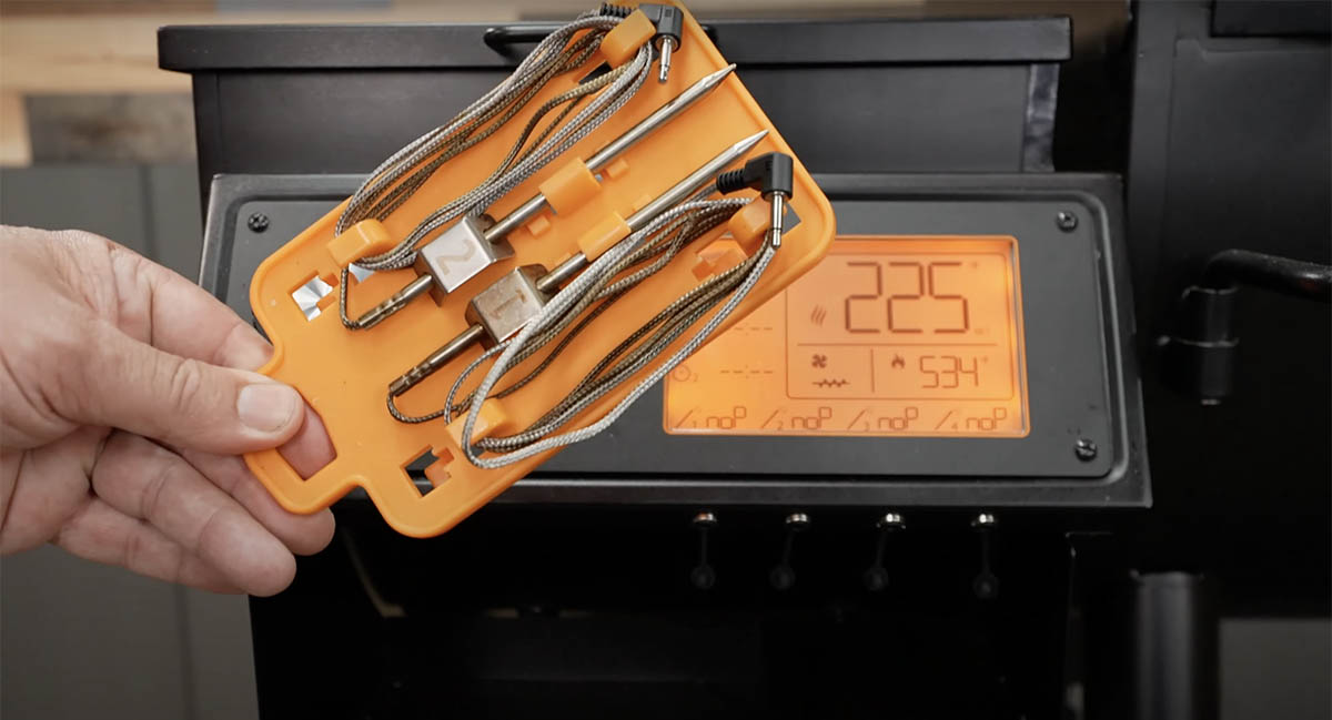 Oklahoma Joe's Rider DLX 1200 temperature probes
