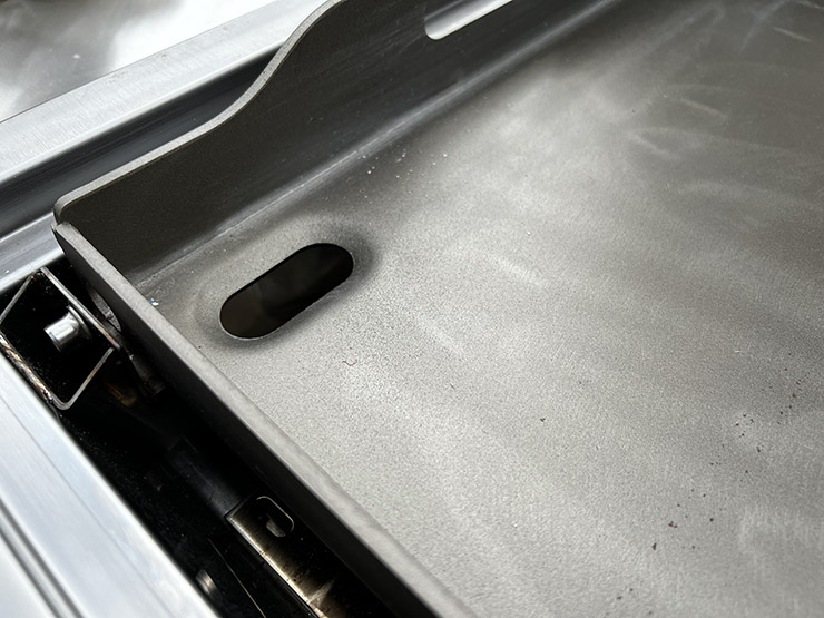 Grilla Grills Primate grease opening