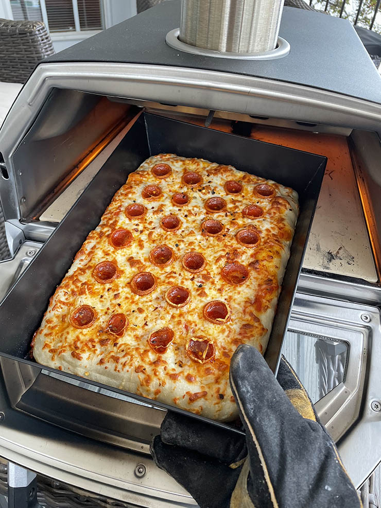 hydration dough pizza in Ooni Karu 16 pizza oven