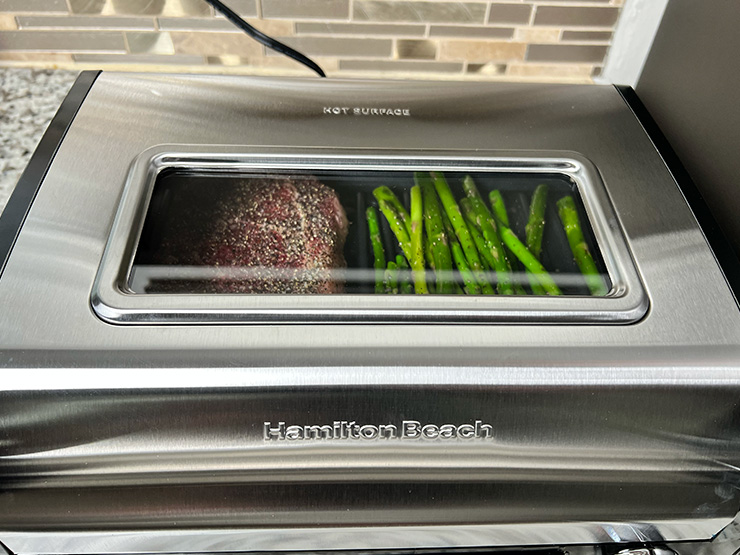 Hamilton Beach electric grill with closed lid