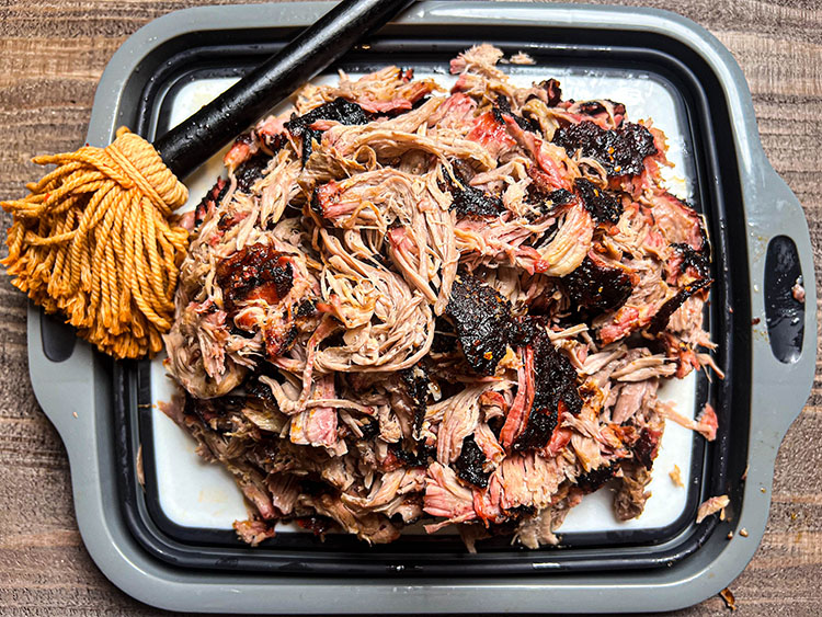 pulled pork with carolina vinegar mop sauce