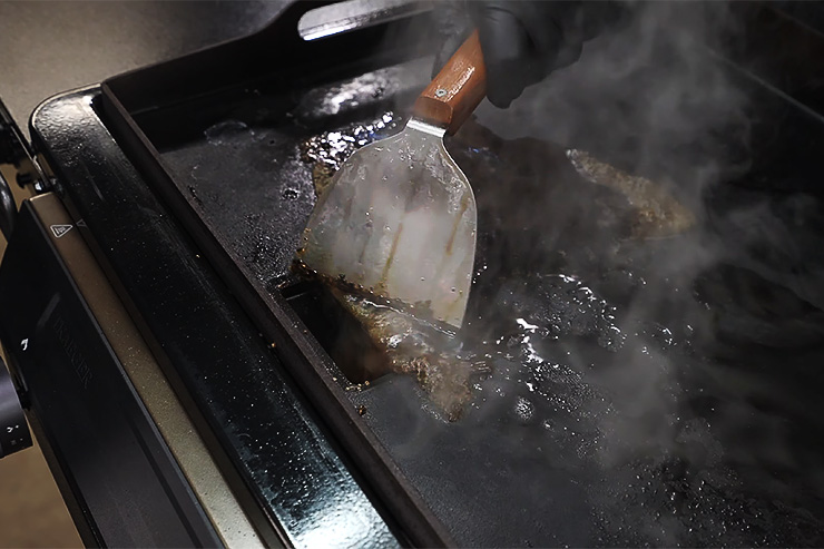 short sharp edged spatula