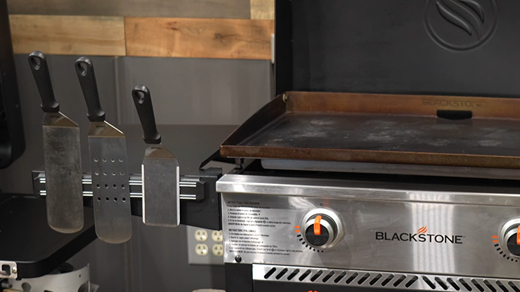 Blackstone 28 inch Griddle metal tools on a side magnetic strip