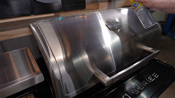 Pit Boss Pro Series 1600 Elite pellet grill stainless steel lid