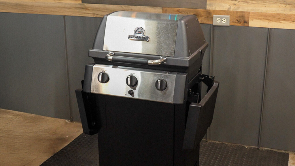 broil king gem 310 with folded shelves
