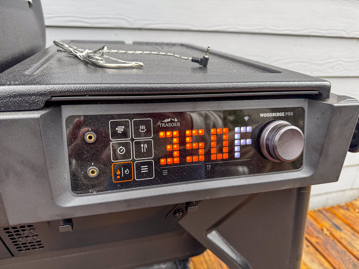 Traeger Woodridge Pro digital controller screen set to 350°F, showing temperature dial and probe inputs.