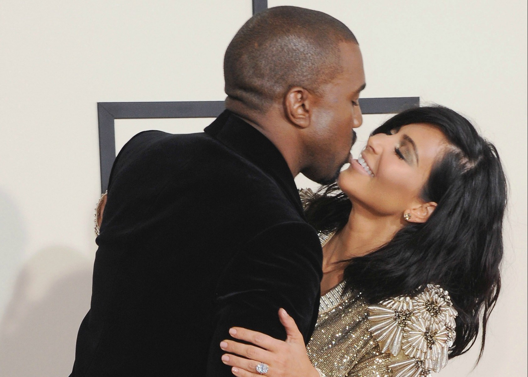Kimye Kissing