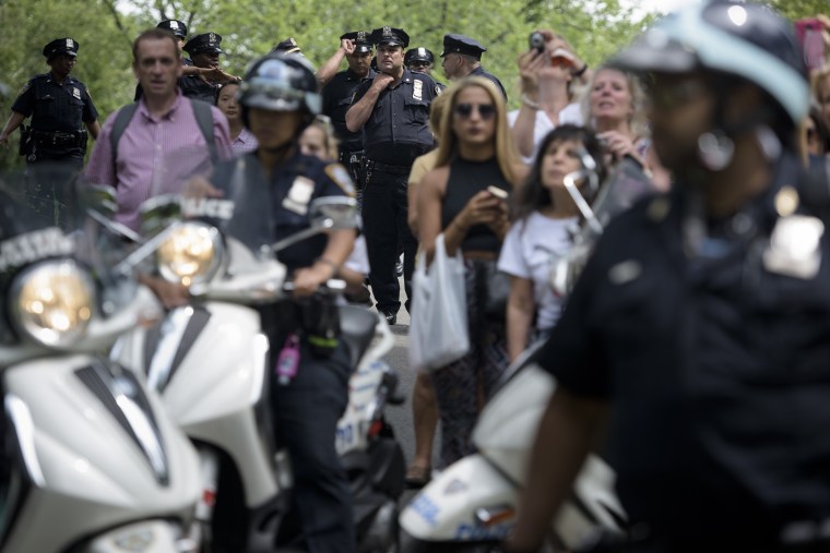 President Obama Visits NYC With Sasha & Malia