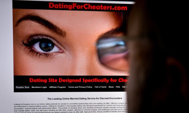US-LIFESTILE-LOVE-INTERNET-ADULTERY