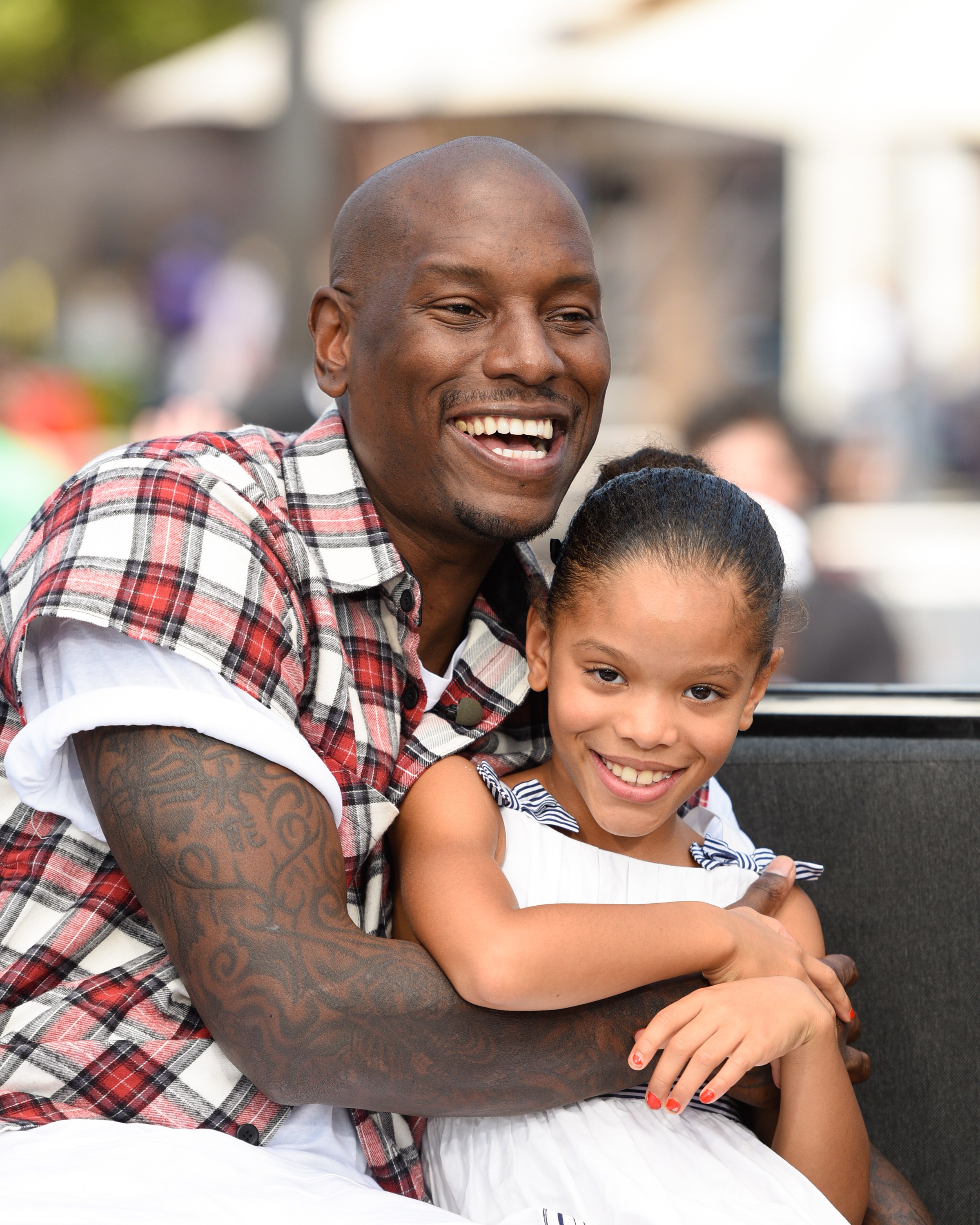 Tyrese Gibson And Maddie & Tae On 'Extra'
