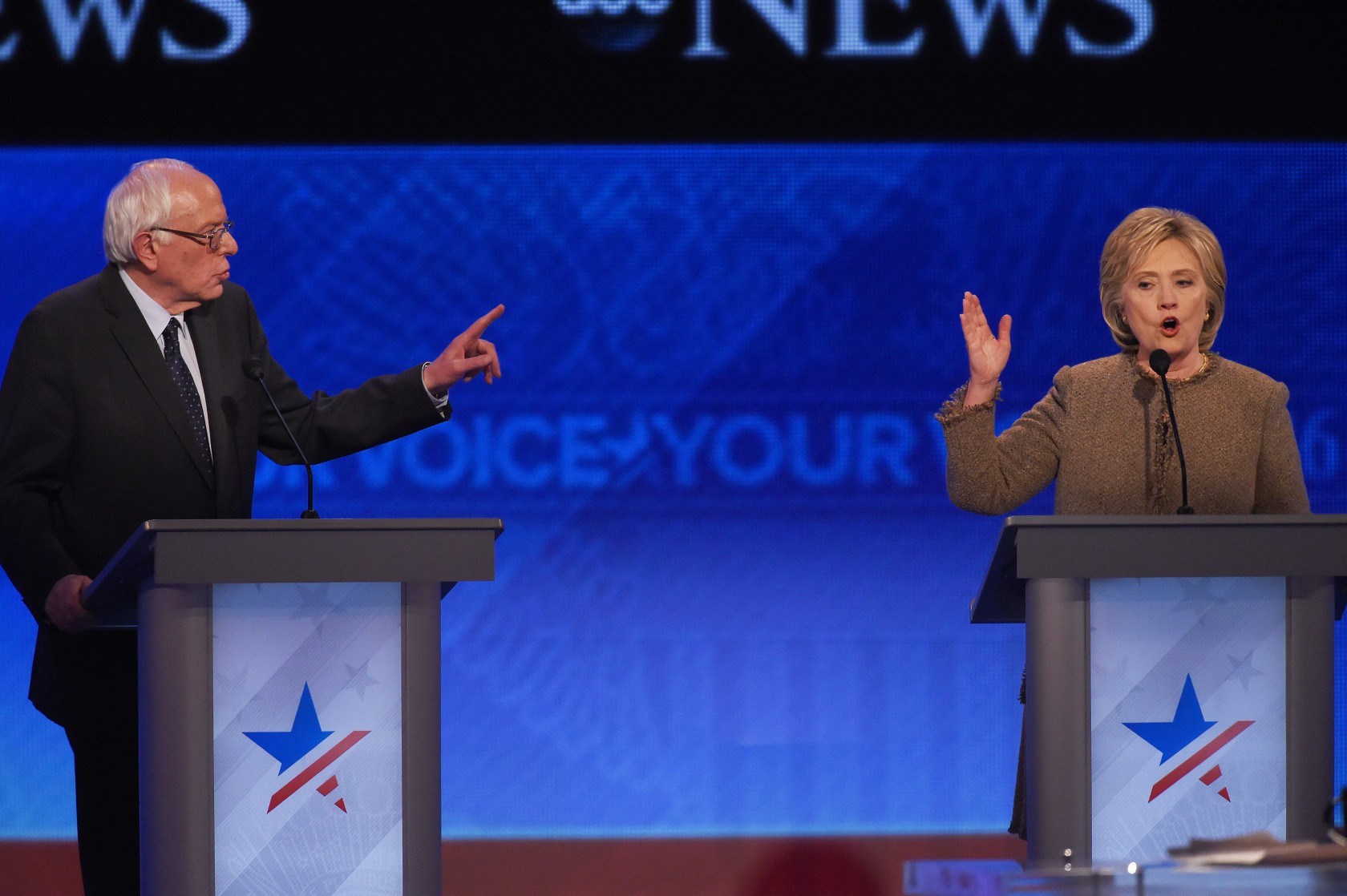 US-VOTE-DEMOCRATS-DEBATE