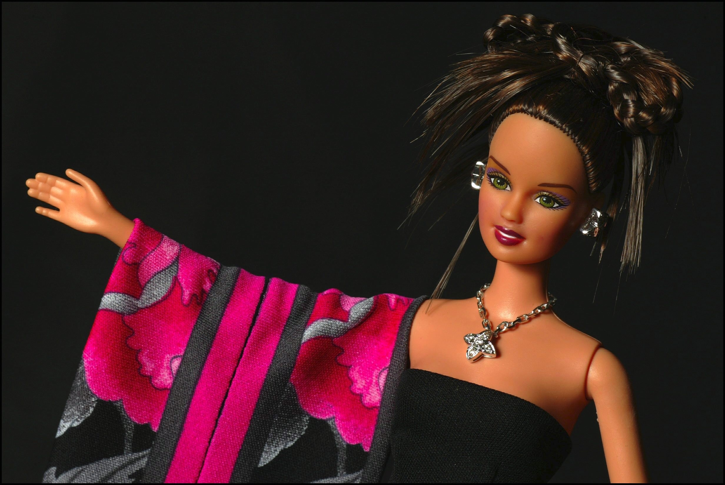 Barbie Jewelry 2003 Collection To Be Sold By Auction To Benefit The French Red-Cross. On December 11, 2003 In Paris, France