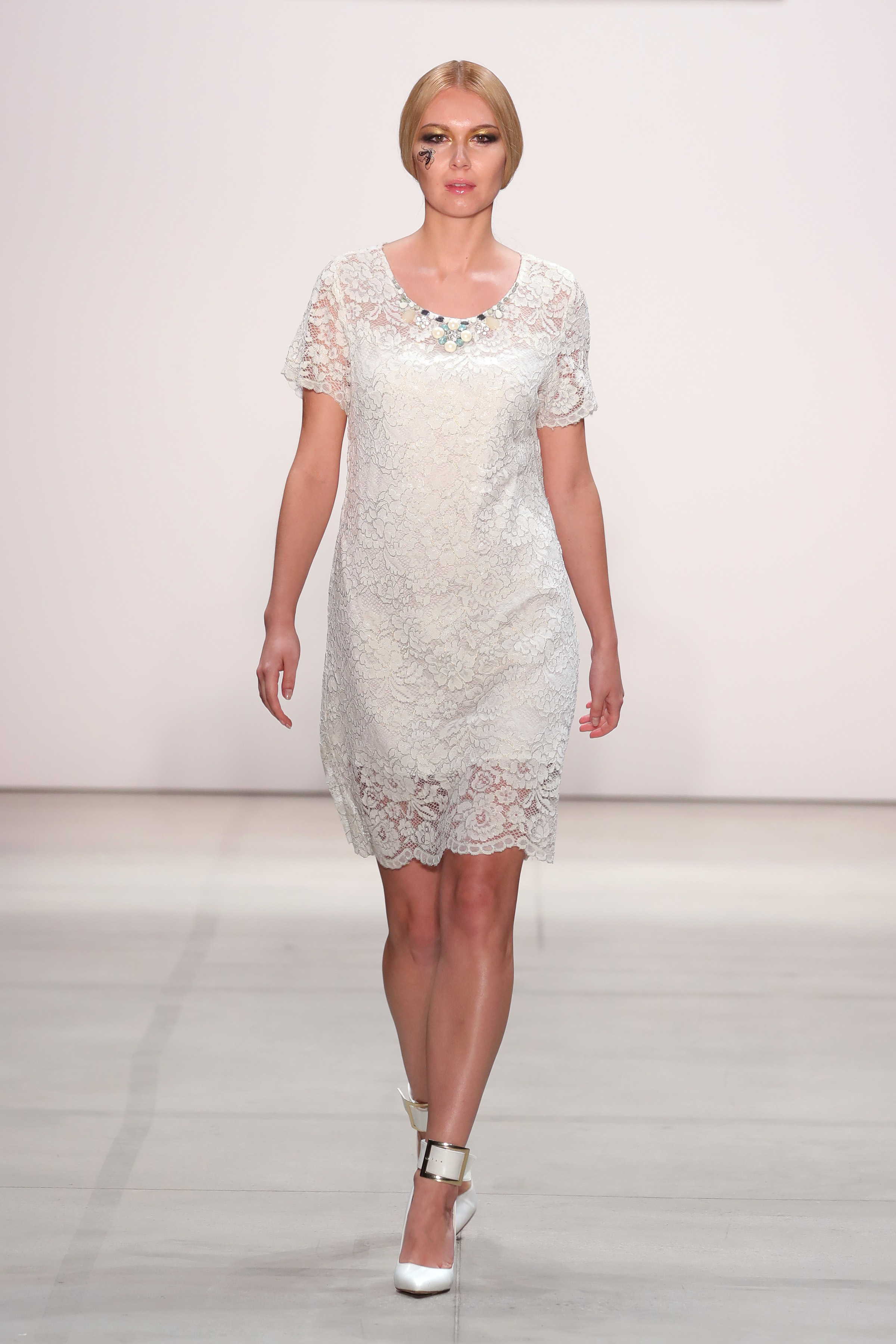 FEMININE & FLORAL