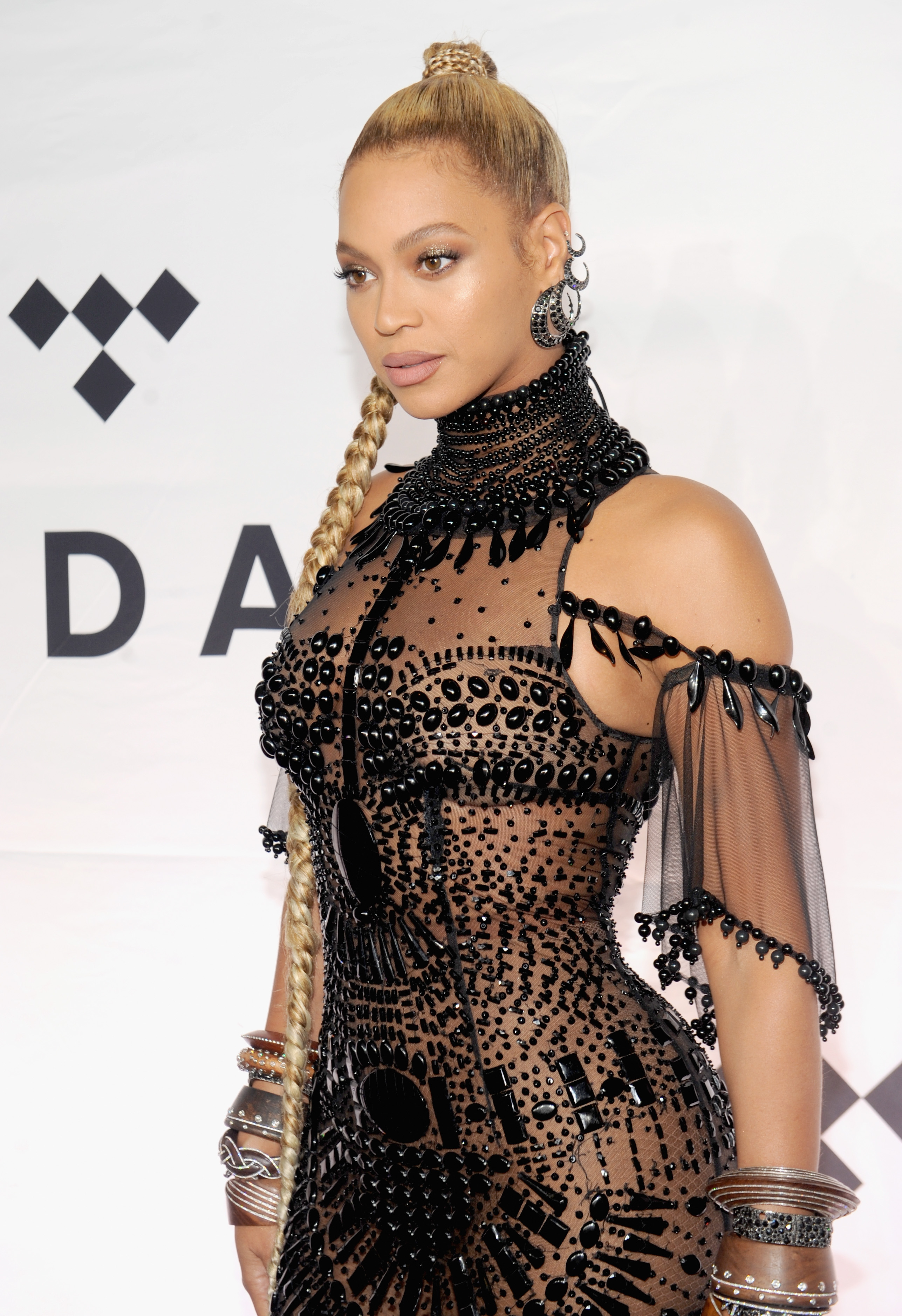 Best Female R&B/Pop Artist
