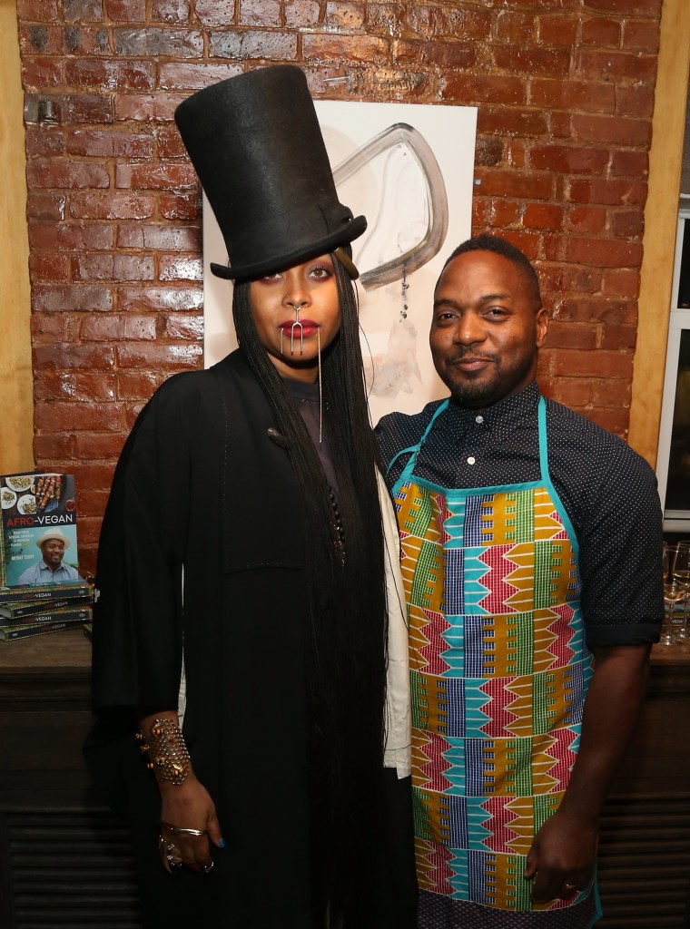 Erykah Badu Hosts Soul Train Soul Food Vegan Dinner Party