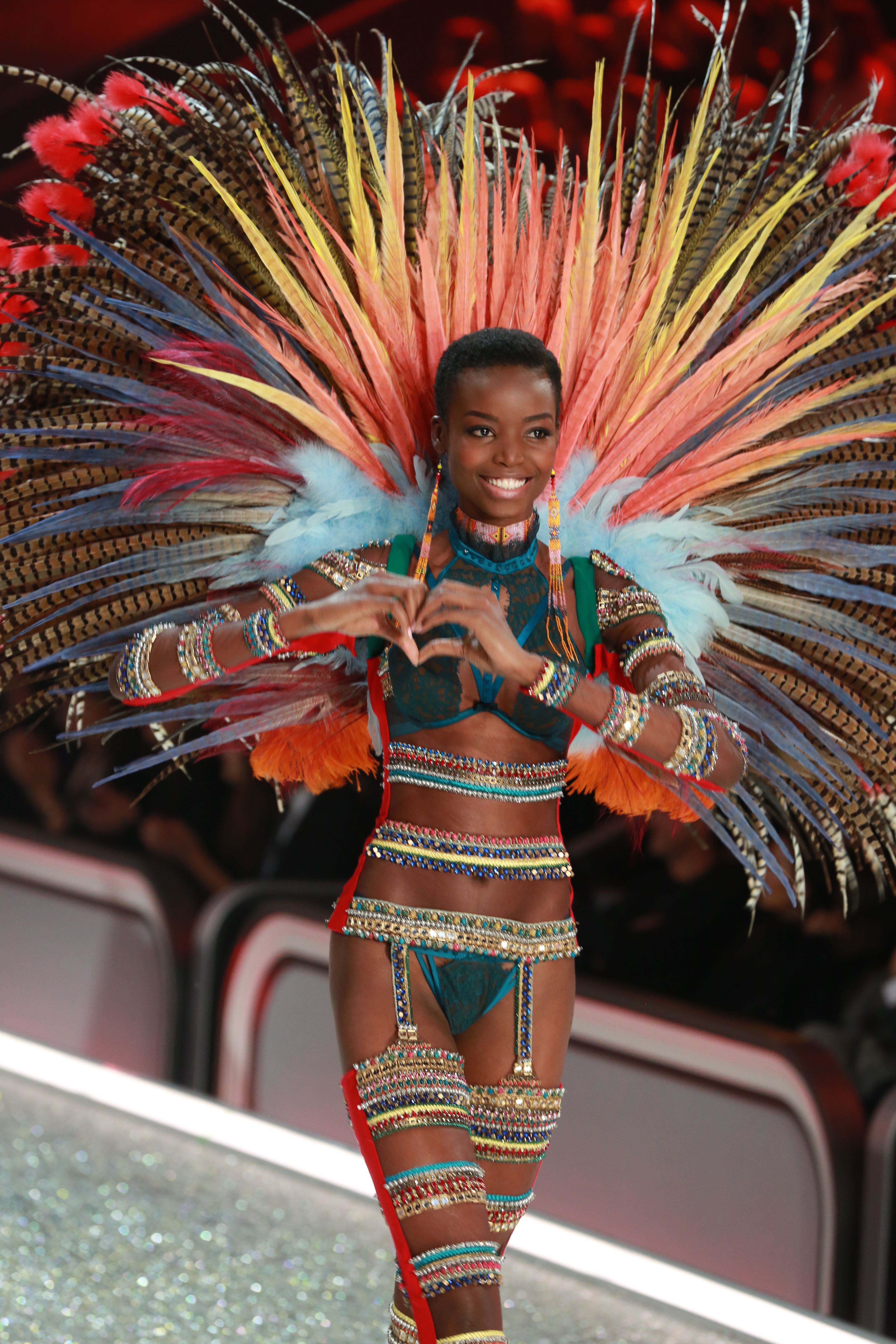 2016 Victoria's Secret Fashion Show in Paris - Show