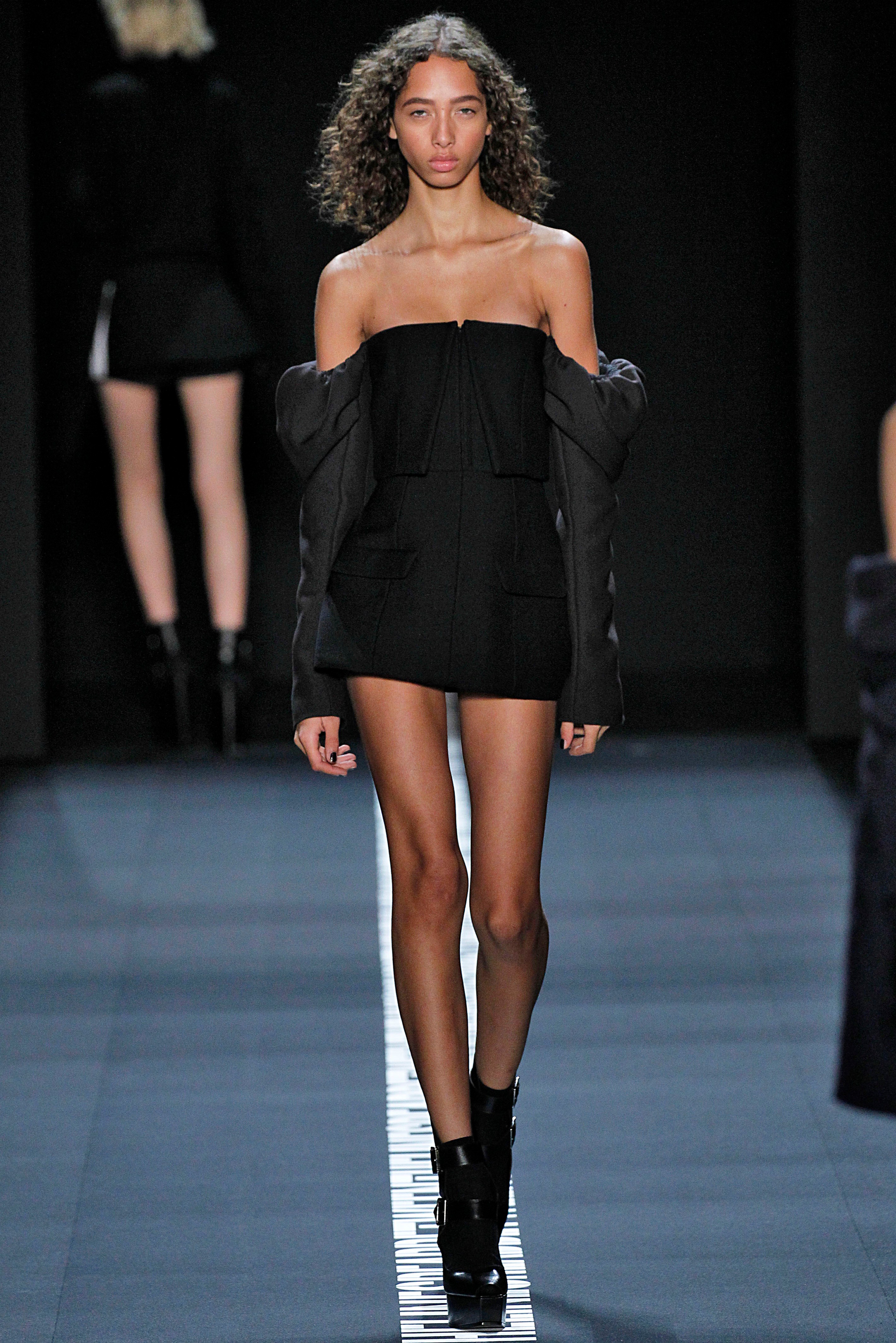 Vera Wang - Runway - September 2016 New York Fashion Week