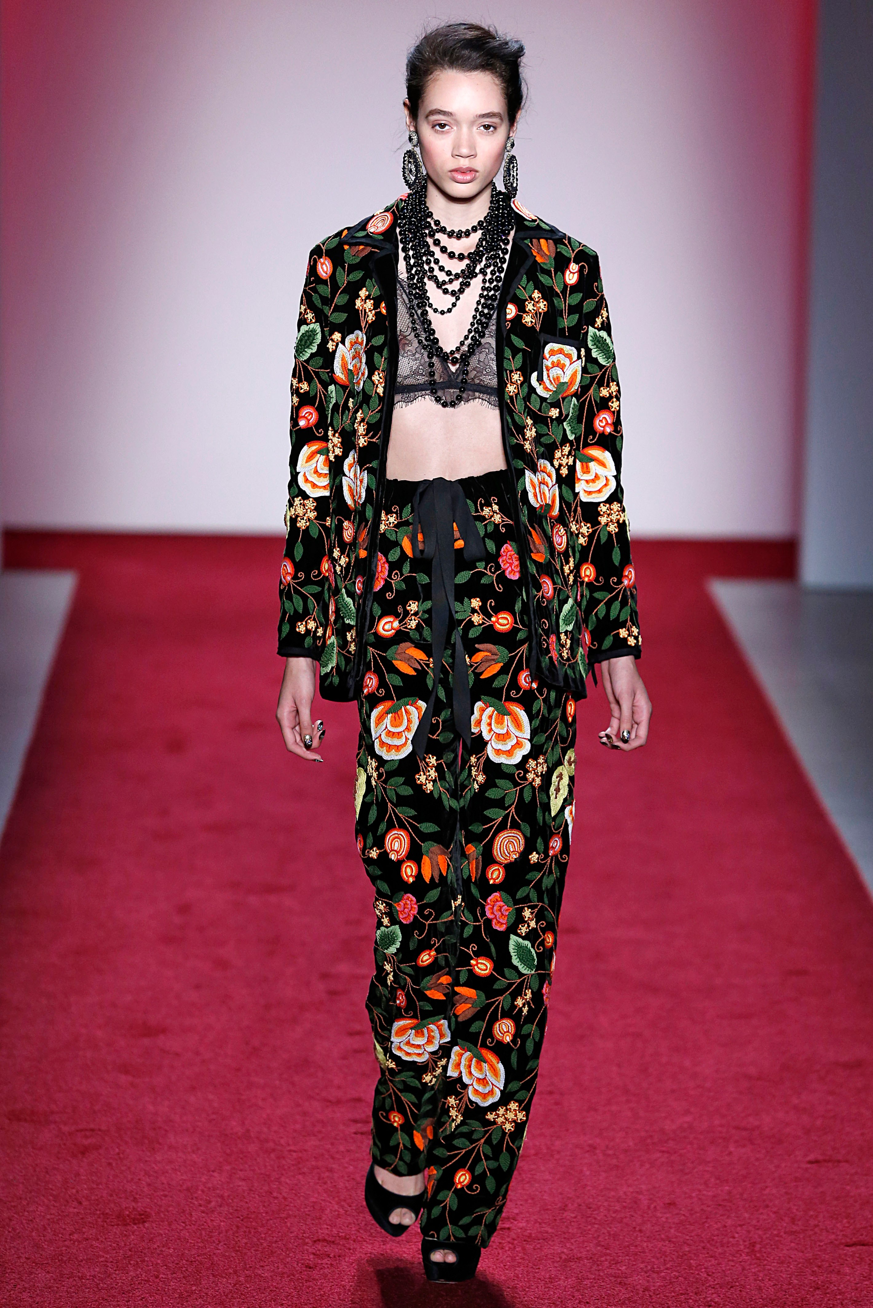 Naeem Khan - Runway - February 2017 - New York Fashion Week