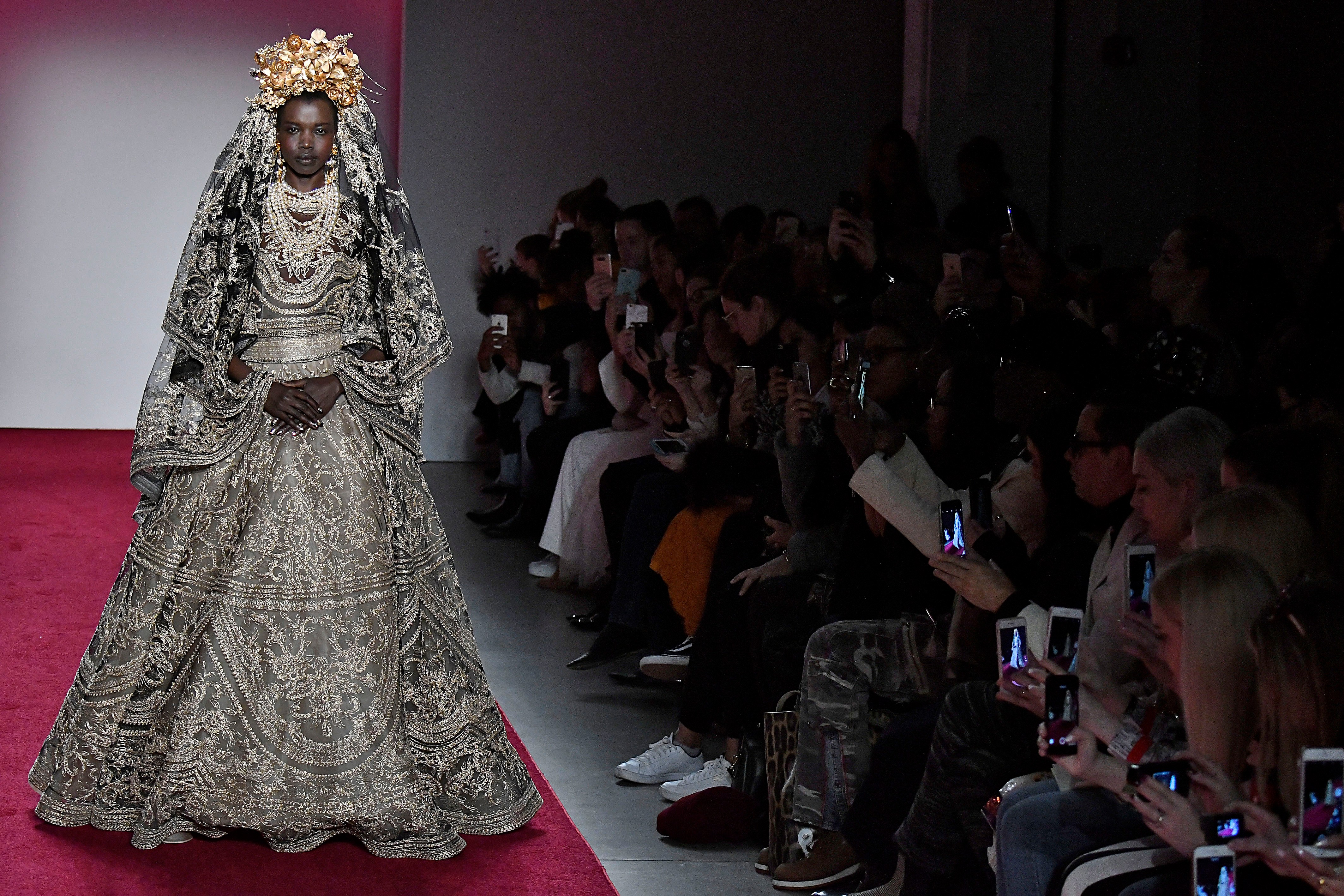 Naeem Khan - Runway - February 2017 - New York Fashion Week