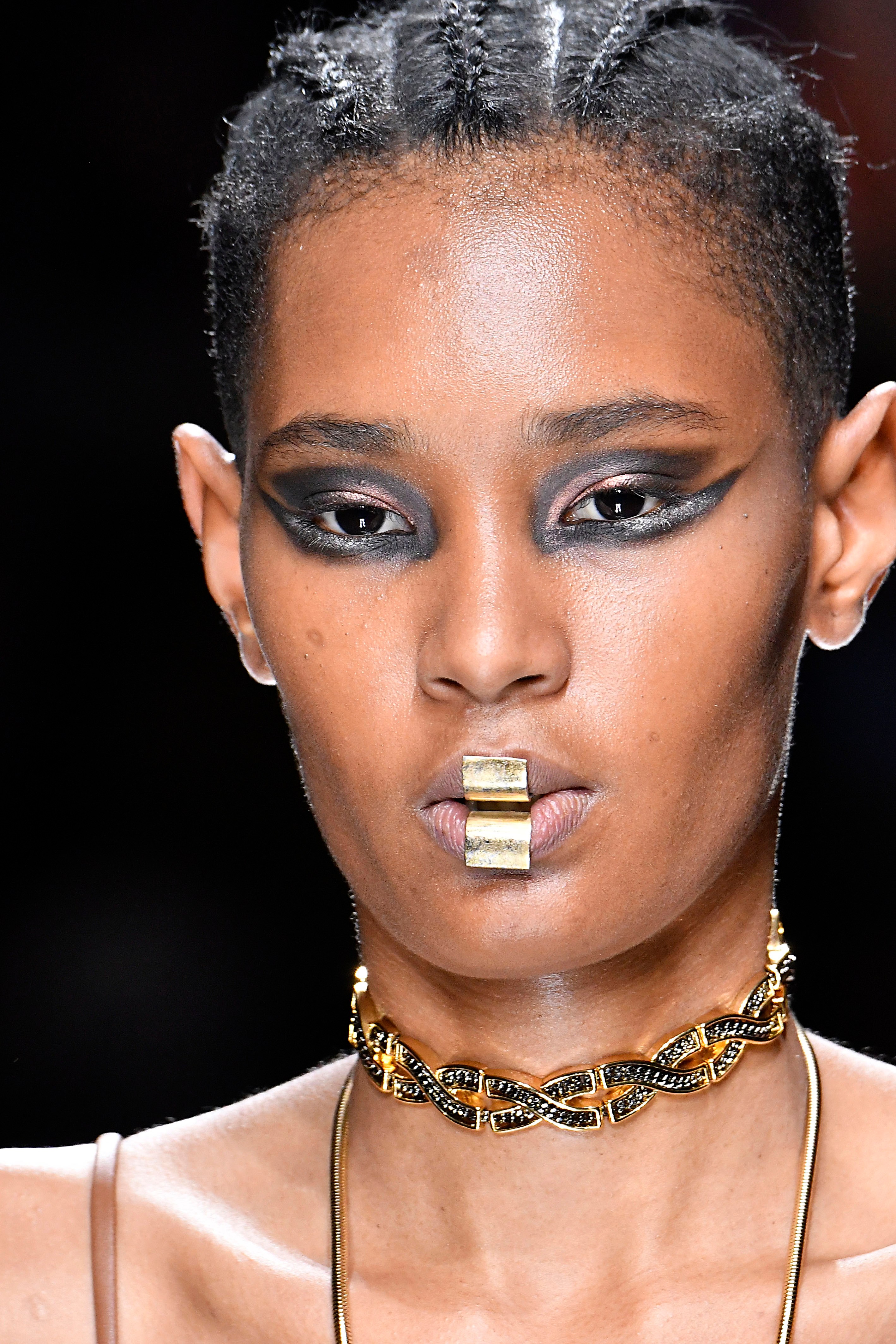Balmain : Runway - Paris Fashion Week Womenswear Fall/Winter 2017/2018