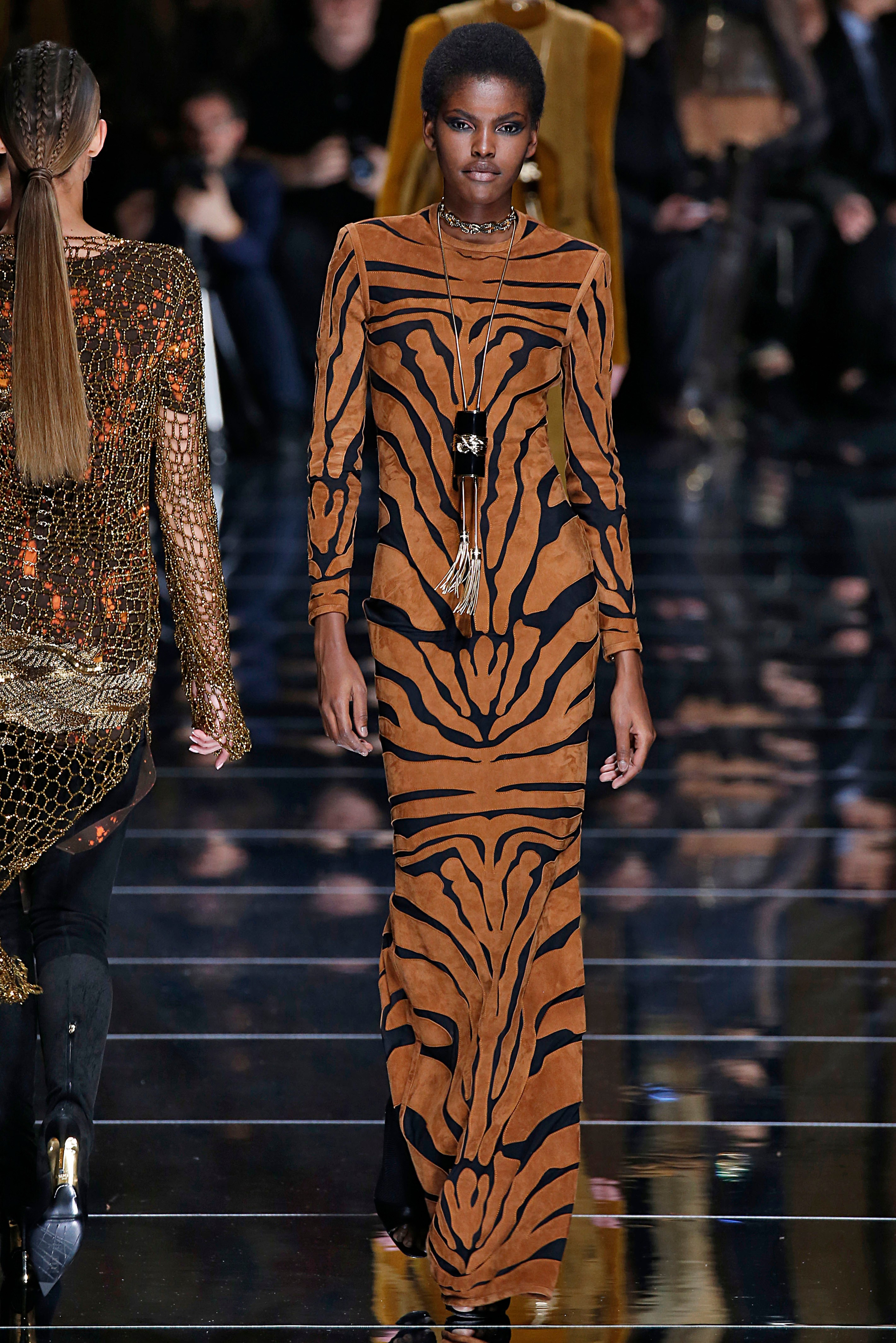 Balmain : Runway - Paris Fashion Week Womenswear Fall/Winter 2017/2018
