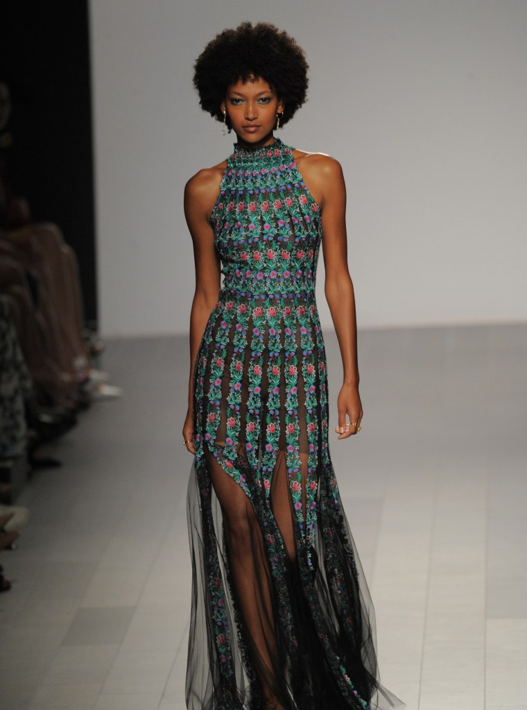 Tadashi Shoji - Runway - September 2017 - New York Fashion Week: The Shows