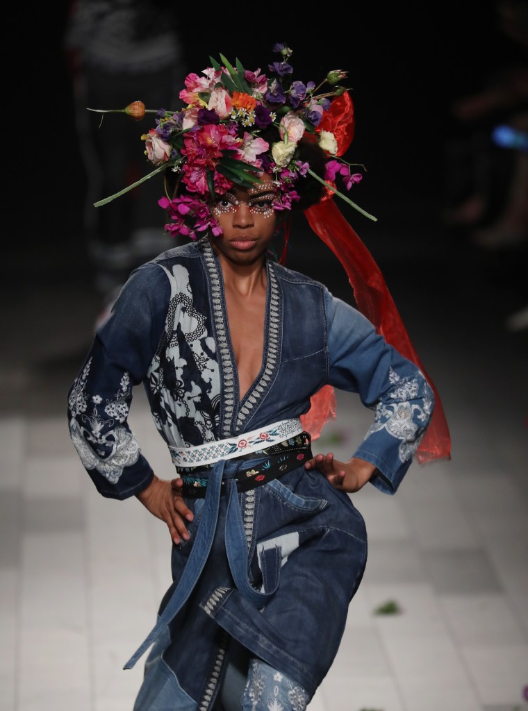 Desigual - Runway - September 2017 - New York Fashion Week: The Shows