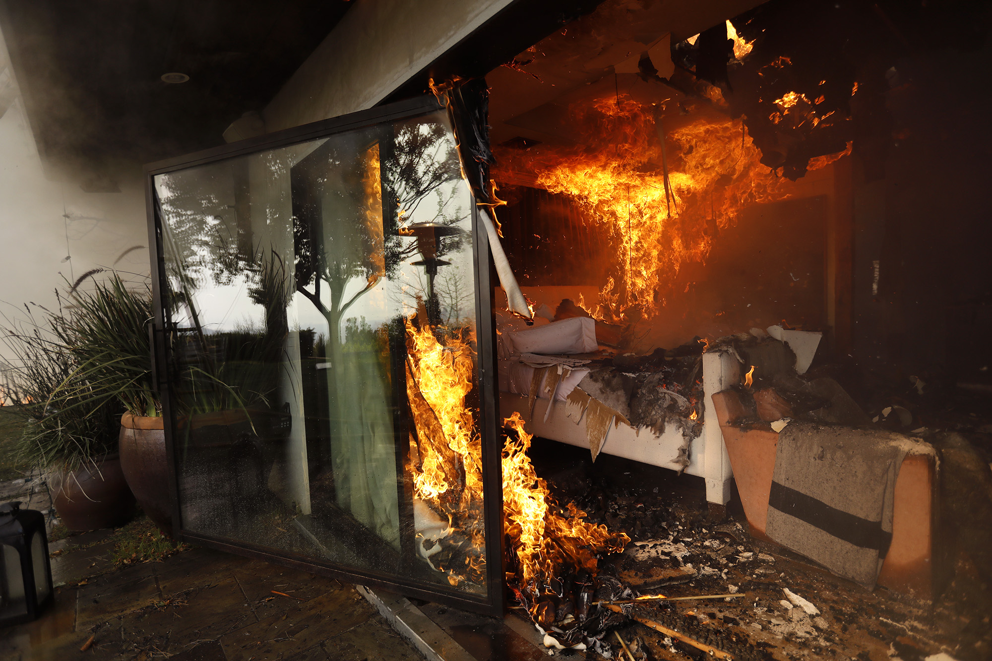 Southern California Wildfires Forces Thousands to Evacuate