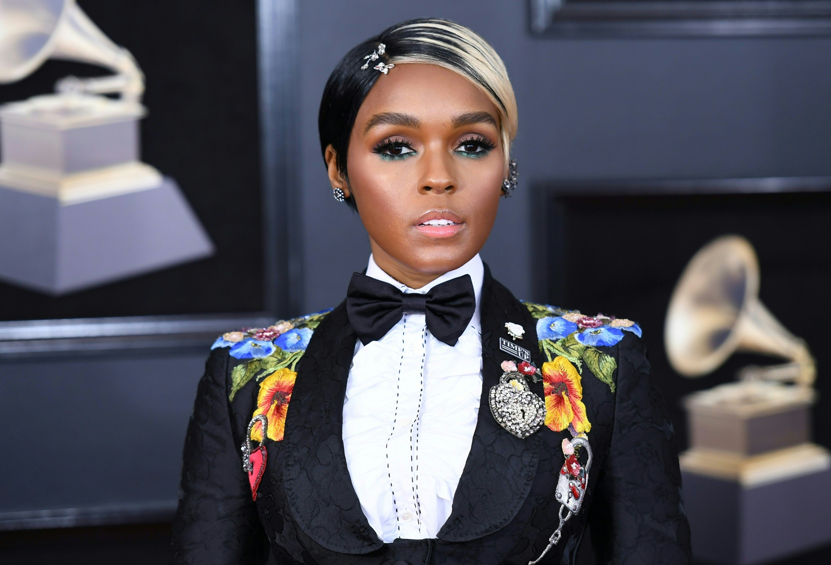 US-ENTERTAINMENT-MUSIC-GRAMMY-ARRIVALS-award