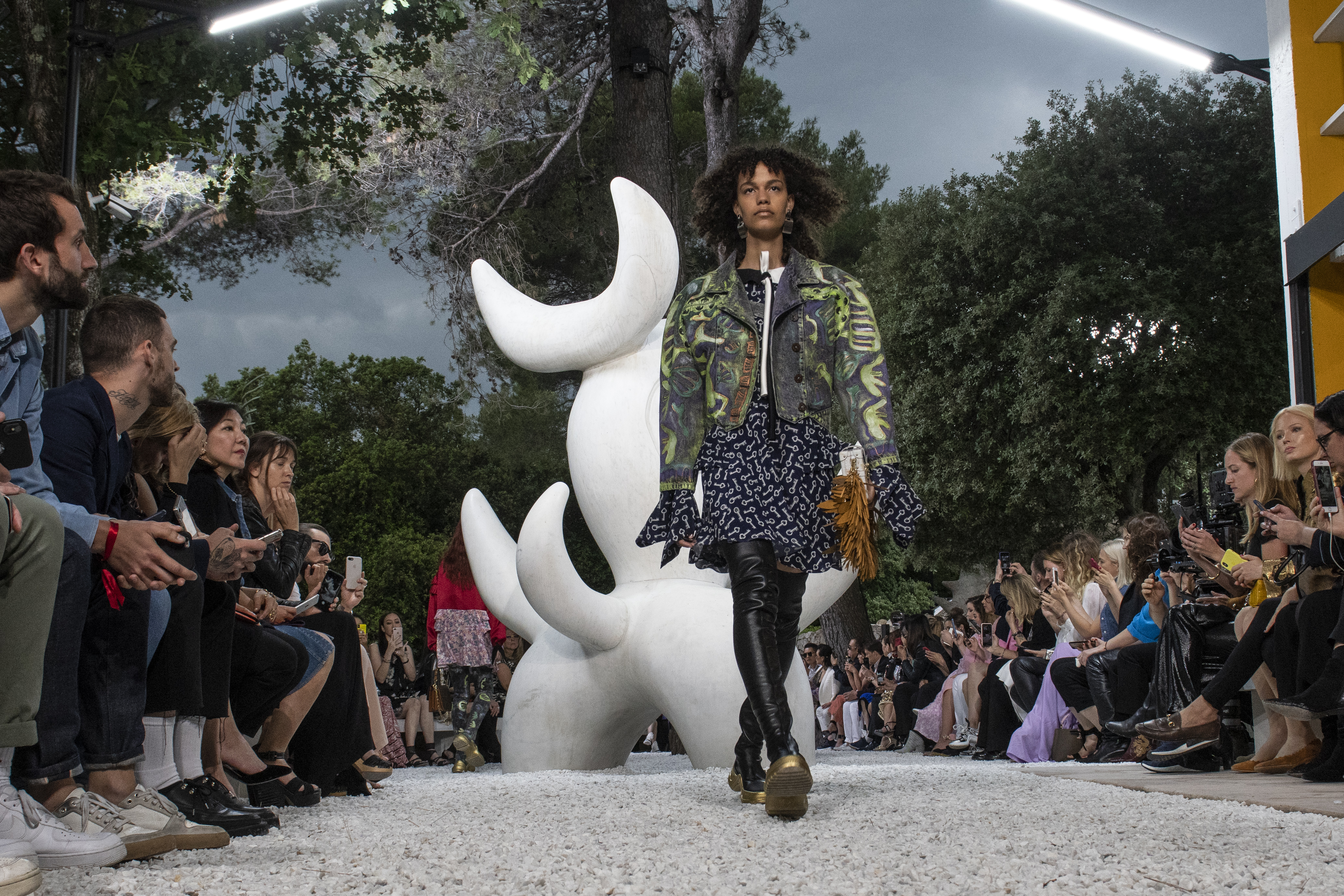 Louis Vuitton 2019 Cruise Collection : Runway