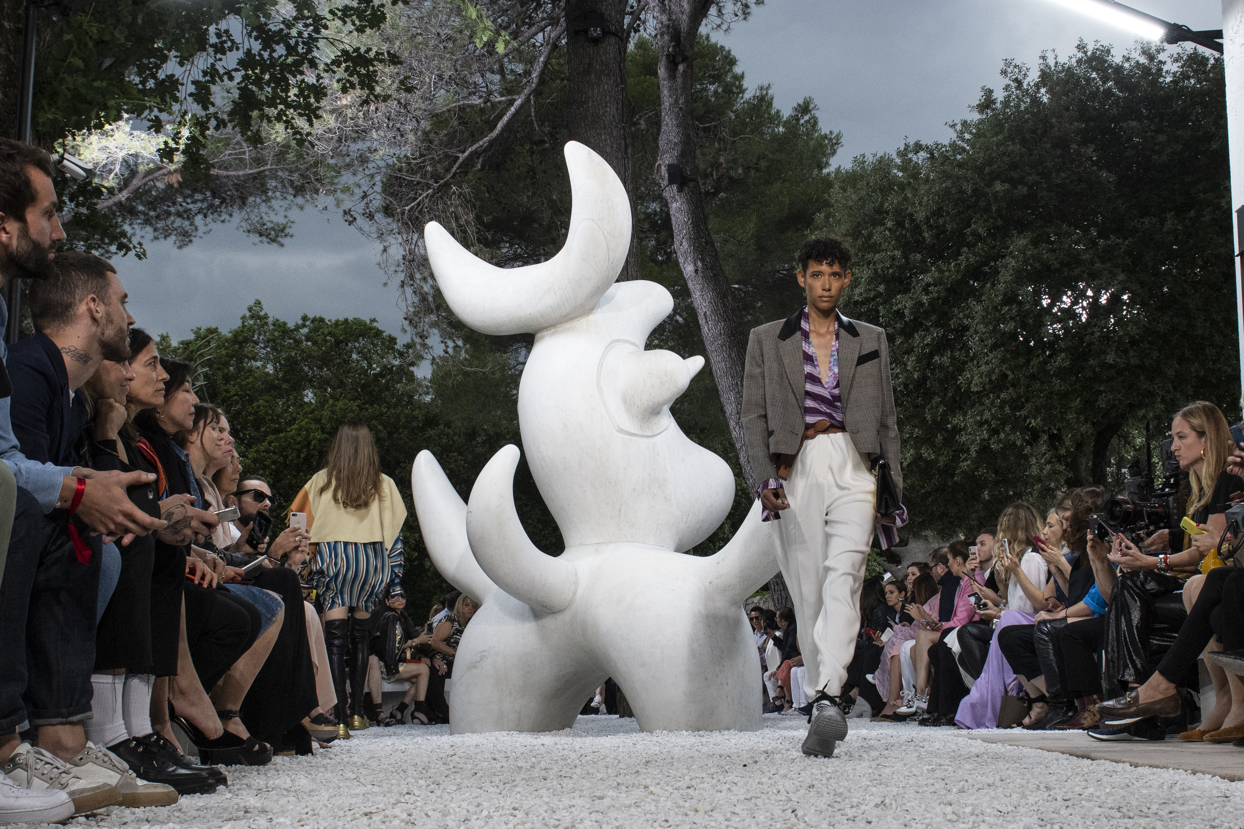 Louis Vuitton 2019 Cruise Collection : Runway