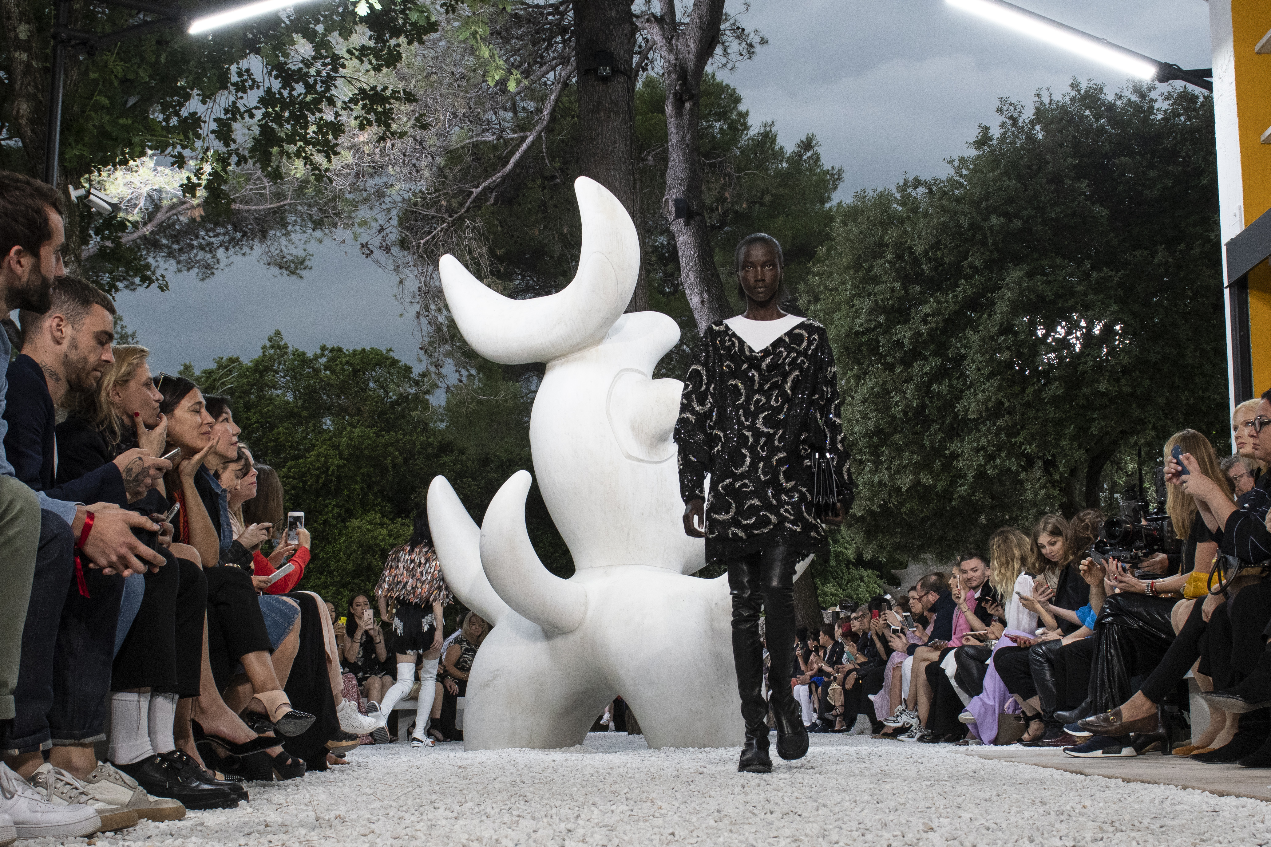 Louis Vuitton 2019 Cruise Collection : Runway