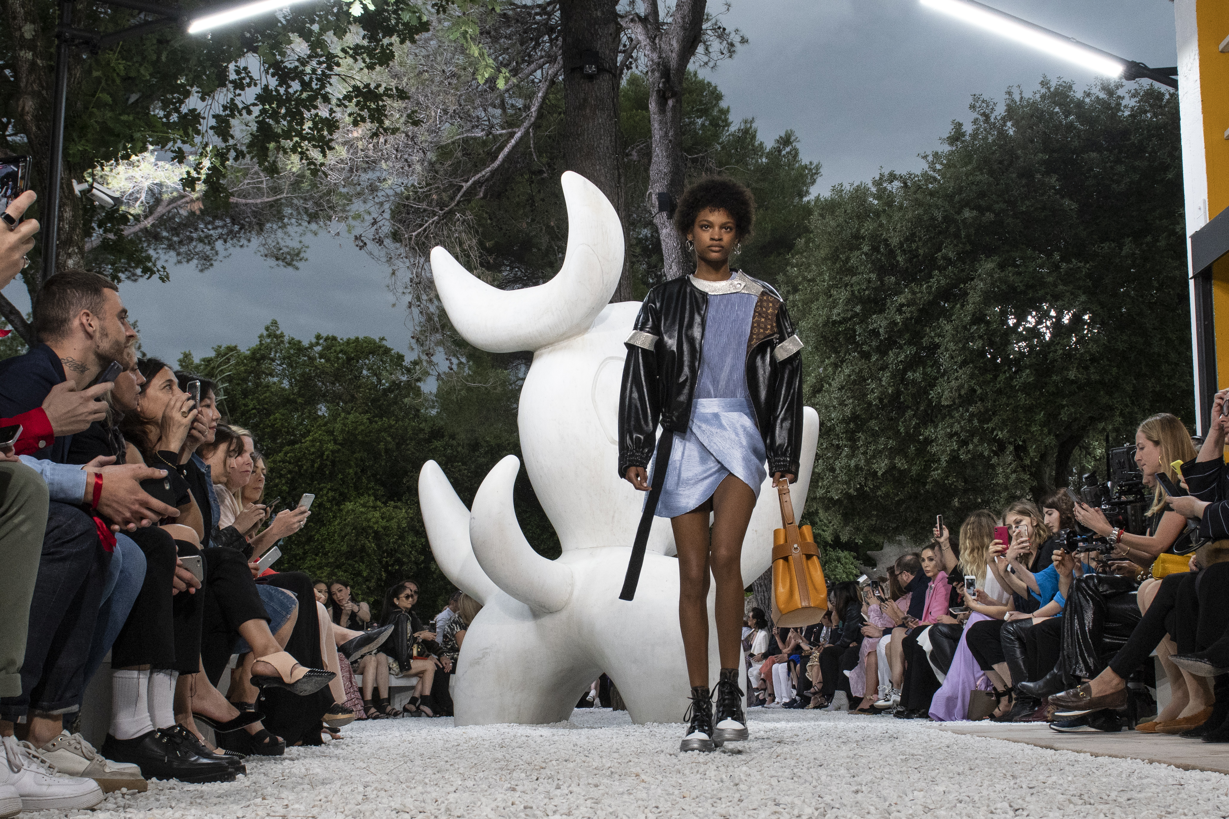 Louis Vuitton 2019 Cruise Collection : Runway
