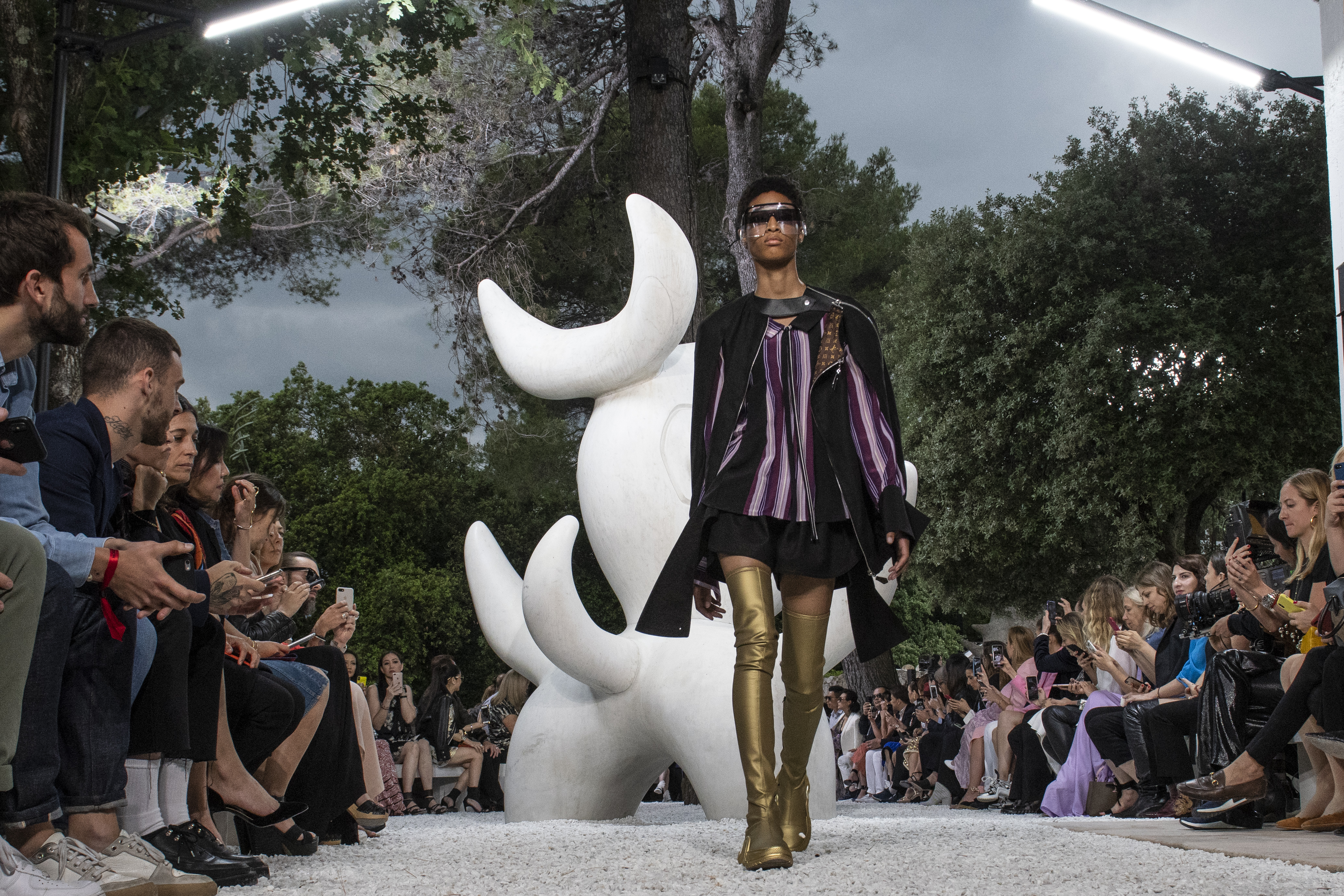 Louis Vuitton 2019 Cruise Collection : Runway