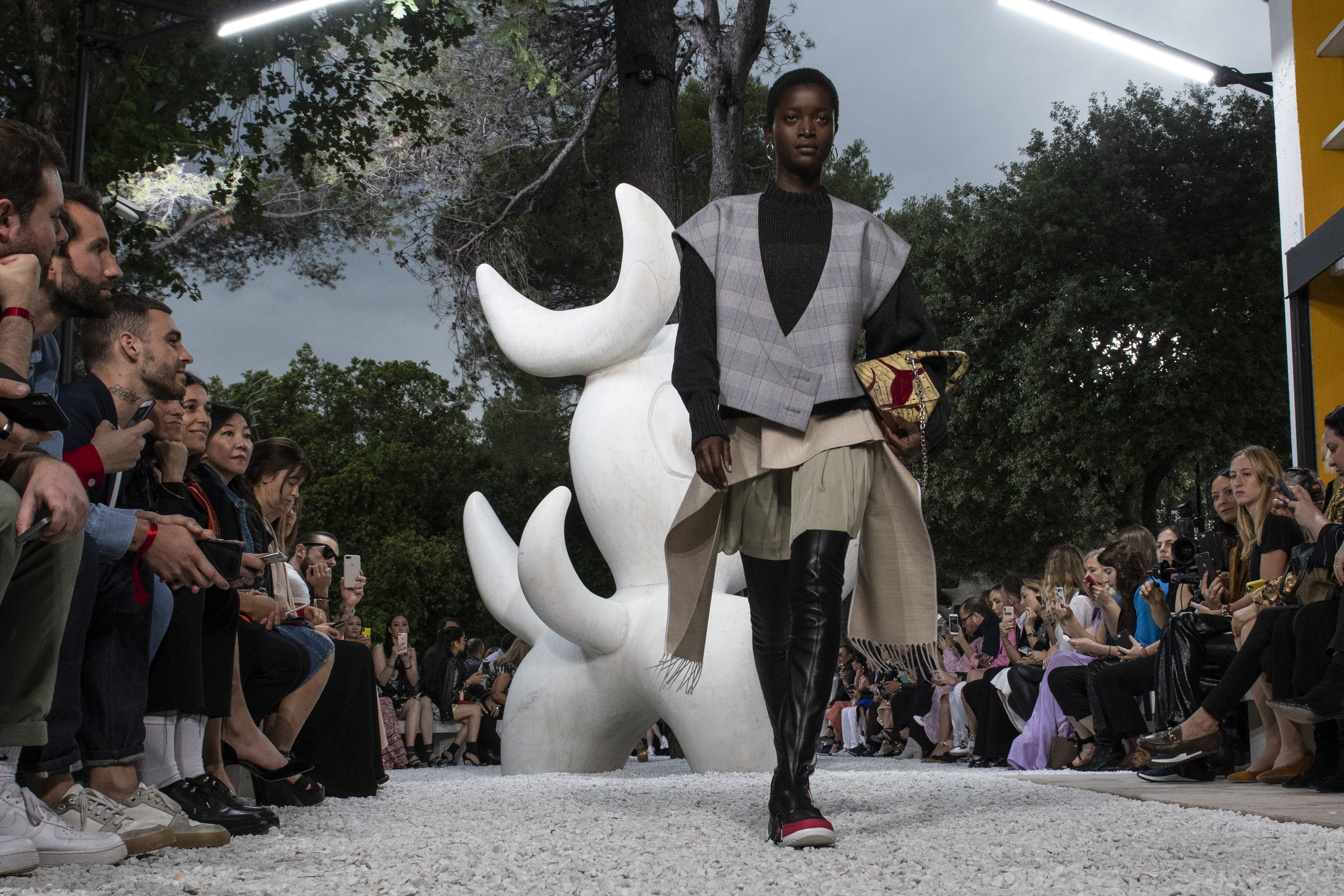 Louis Vuitton 2019 Cruise Collection : Runway