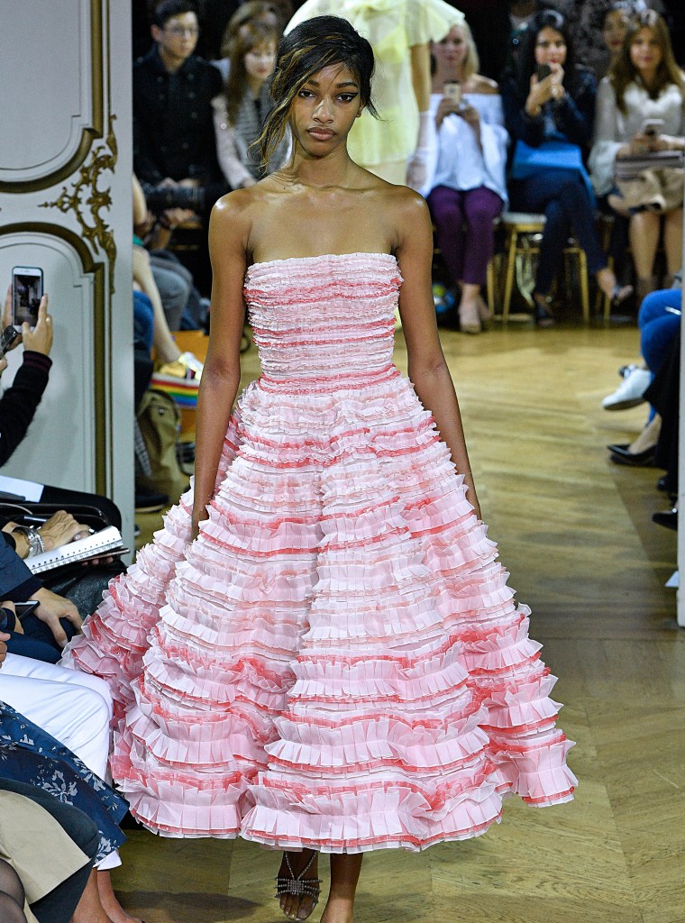 John Galliano : Runway - Paris Fashion Week Womenswear Spring/Summer 2018